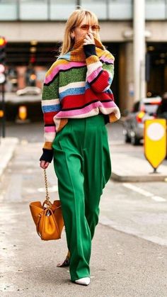 London Fashion Weeks, Text Story, Winter Dress, Winter Trends, Green Pants, Fashion Mistakes, 가을 패션, Woman Fashion, Style Mistakes