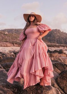 Pretty Dresses Plus Size, Plus Size Vintage Outfits, Photoshoot Dresses, Fancy Clothes, Clothes Wishlist, Moonlit Sky, Skirt Pockets, Plus Size Prom, Feminine Romantic