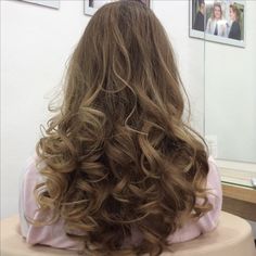 Blowout Aesthetic, Hairstyles Cute And Easy, Hair Cuts For Medium Hair, Cuts For Medium Hair, Medium Length Hair Color Ideas, Medium Length Hair Color, Victoria Secret Hair, Straight Hair Hairstyles, Cute And Easy Hairstyles