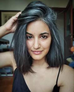 Grey Hair Young, Grey Hair Inspiration, Gray Hair Growing Out, Grey Hair Styles For Women, Natural Gray Hair, Dye Ideas, Transition To Gray Hair