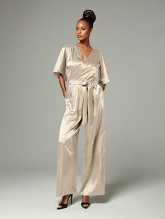 This soft satin jumpsuit features a flattering v-neck design, making it the perfect choice for mothers of the bride. Its dress pantsuit style provides comfort and elegance, while its high-quality material ensures a polished look. Stay stylish and comfortable on that special day with our jumpsuit. Dress Pantsuit, Elegant Jumpsuit, Half Sleeve Jumpsuit, Dress Pant Suit, Satin Jumpsuit, Jumpsuit Elegant, Mother Of The Bride Dress, Dress With Tie, Mother Of The Groom