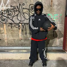 Balenciaga Runners Outfit, Balenciaga Jersey, Balenciaga Outfits, Lil Uzi Vert Style, African Sleeve Tattoo, Backpack Adidas, Balenciaga Runner, Runners Outfit, Black And Red Hoodie