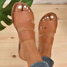 Slipper Woman, Summer Flat Shoes, Comfy Slides, Slippers Brown, Summer Athletic, Sandal Wedges, Slippers Womens, Toe Slippers, Dressy Sandals