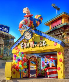 the fun house is decorated with balloons and clowns