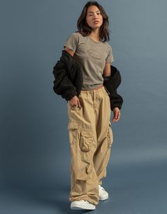 Bdg Urban Outfitters Maxi Pocket Tech Pants. Big And Baggy Tech Pants. Complete With Multi-Pockets Throughout In A Utility Style. Features An Elasticated Waist With Adjustable Toggles At Each Side, Side Pockets And Adjustable Elastic Ankle Cuffs. Zip Fly And Button Closure. Low Rise. Acid Wash. Approx. Inseam: 32''. 100% Cotton. Machine Wash. Imported. Model Is Wearing A Size Small. Model Measurements:height: 5'6" Bust: 32"waist: 26"hips: 35" Cargo Women Pants, Pacific Northwest Clothing Style, Gender Neutral Style Women, Cool Baggy Pants, Wide Cargo Pants Outfit, Baggy Pants Tight Top, Baggy Pants Small Top, Streetwear Fashion Japan, Small Top Big Pants