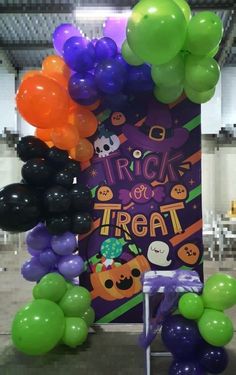 Scary & Spooky Halloween Decorations | Chic & Aesthetic Halloween Decor Cheap Halloween Decor, Piñata Halloween, Halloween Classroom Decorations, Halloween Pinata, Disney Fall, Halloween Animatronics