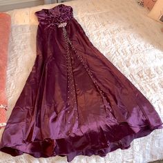 My Fashion Purple Satin Like Strapless Gown With Stunning Beading! Front Has A High Split With Beading All The Way Down. Back Zipper. Brand Nwt Corseted Prom Dress, Early 2000 Prom Dress, 1990s Prom Dress, Red Gala Dresses, Pink Purple Dress, Hogwarts Dr, Gown Ideas, Fashion Purple, Visual Archive