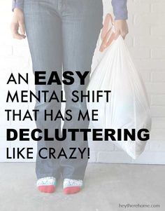 These 3 questions are so good for decluttering to help you decide what to keep and what to toss! @heytherehome.com Easy Decluttering Tips, Extreme Decluttering, Declutter Inspiration, Decluttered Home, Diy Declutter, Declutter Checklist, Decluttering Inspiration, Decluttering Ideas