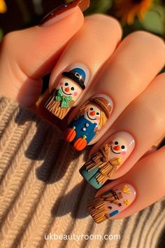 25 Creative Thanksgiving Nail Designs to Try This Holiday Season! Otoño Nails, Thanksgiving Nails Design, Snoopy Fall, Pumpkin Nails, Stylish Nails Designs, Creative Nail Designs