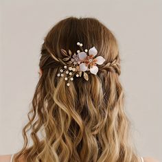 Precio bajo con envío gratis para usuario nuevo. Wedding Guest Hair Flowers, Simple Curly Wedding Hair, Wedding Hair With Bangs, Simple Flower Design, Hair Comb Clips, Bridal Headwear, Vintage Hair Clips, Floral Hair Combs