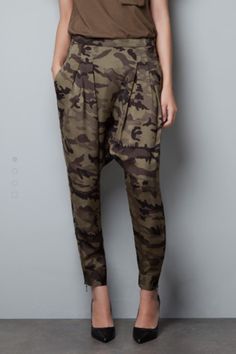 Awesome Military Trends, Frock And Frill, Skirt Inspiration, Fashion D, Camouflage Pants, Camo Fashion, Clothing Sites, Camo Pants, Printed Trousers