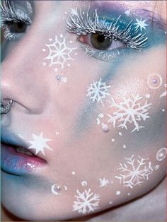 Snow Miser And Heat Miser Makeup, Winter Elf Makeup, Christmas Fantasy Makeup, Winter Queen Makeup, Winter Solstice Makeup, Christmas Make Up Ideas, Snow Miser Makeup, Winter Fairy Makeup, Snowflake Makeup Looks