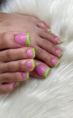 Summer Acrylic Toes, Green French Tip Toes, Nail Toes Ideas, Pedicure Photos, Green Pedicure Ideas, Toe Nail Inspiration, Toe Designs Pedicure, Cute Acrylic Toes, Nails And Feet Set