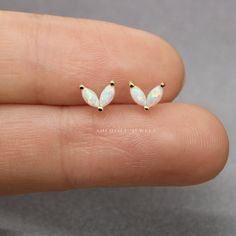 Tiny Opal Flower Leaf Studs Earrings, White, Emerald, Turquoise, Sapphire, Black, SHEMISLI SS136, SS137, SS155, SS239, SS255, SS204 Lip Jewelry, Tiny Jewelry, Save Trees, Daith Earrings, Tragus Earrings, Nose Jewelry, Flower Leaf, Celestial Jewelry, Engraved Bracelet