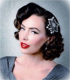 vintage wedding hairstyle 116 vintage wedding hair accessories trend and ideas (39) vintage wedding hairstyle Hair Accessories Trend, Vintage Wedding Hair Accessories, 50s Hair, Cabelo Pin Up, Retro Wedding Hair, 50s Hairstyles, Rockabilly Hair, Short Wedding Hair