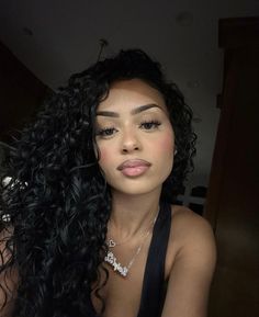 Beautiful Curly Hair, Cute Makeup Looks, Baddie Hairstyles, Curly Girl, Pretty Selfies, Pretty Makeup, Cute Makeup, Pretty Face, Pretty Hairstyles