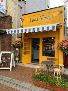 the outside of a restaurant with tables and chairs