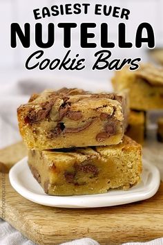 Square Nutella bars stacked on a small white plate sitting on a wooden board. Nutella Recipes Dessert, Nutella Bars, Pancakes Nutella, Nutella Bar, Nutella Cookie, Cookies Chocolate Chip, Nutella Desserts, Nutella Cookies, Nutella Recipes