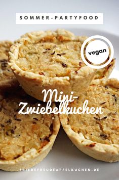 some type of food on a plate with the words vegan written in german above it