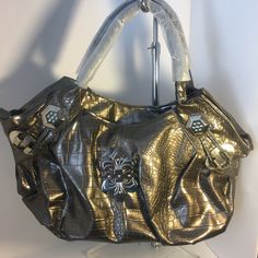 Silver Bag Easy To Find Your Items As It Opens With Zipper. Minnie Mouse Purse, Spring Purses, Hot Pink Bag, Faux Fur Fashion, Silver Bag, Studded Handbag, White Shoulder Bag, Silver Bags, Faux Leather Handbag