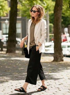 Cocktail Outfits, How To Wear Culottes, White Blazers, Black Culottes, Dress Like A Parisian, Light Blazer