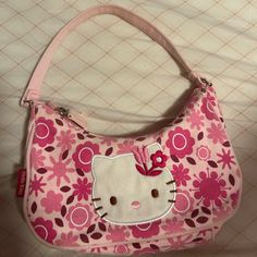 Crossposted Pink Official Sanrio 2006 Minor Scuffs And No Dirt Marks Pre-Loved Shoulder Purse Message For Any Questions Cute Pink Purse, Silly Decor, 2000s Bags, Sanrio Bags, Sanrio Bag, Hello Kitty Purse, Sanrio Pink, Plush Backpack, Bags Vintage