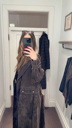 Vellour trench coat Brown Coat, Trench Coat, Winter Outfits, Fall Outfits, Pins, Autumn Outfits