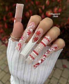 Christmas Sweater Nails, Nail Art Noel, Winter Nails Acrylic, Sweater Nails, Gel Nails Diy, Acrylic Press On Nails, Nails Design With Rhinestones, Christmas Nails Acrylic, Bling Acrylic Nails