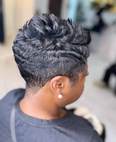 Pixie Natural Hair, Short Taper Haircut, Shaved Hair Cuts, Chic Short Hair, Tapered Hair