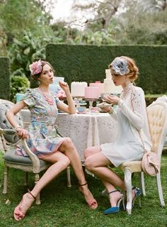 English Tea Party, Mode Editorials, Spring Tea, Party Mode, Vintage Tea Party, Hippie Look, Tea Party Garden, Marie Antoinette