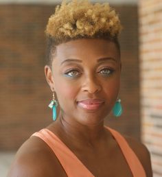 Black Women Style, Temp Fade, Blonde Twa, Tapered Natural Hair Cut, Cropped Hair, Twa Styles, Ladies Hairstyles, Blonde Afro, Feminist Fashion