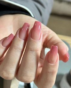 gostou dessa unha ✨💅/unha nude delicada Simple Spring Nails, Short Fake Nails, Nails Easy, Pointed Nails, Her Nails, Stick On Nails, Elegant Nails, Nail Arts, Manicure E Pedicure