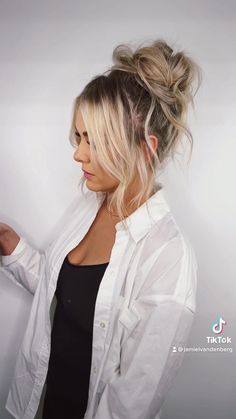 Simple Summer Updos For Medium Hair, Long Hair Upstyles Casual, Updos For Medium Length Hair High Bun, Bar Hopping Hairstyles, Hair Dos For Medium Hair Wedding, High Updo Tutorials For Long Hair, Womens Up Do Hairstyles, Hair Up With Extensions Up Dos, Quick Hairstyles For Long Hair Updo