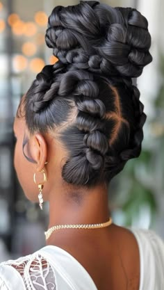 Explore 28 elegant braided bun hairstyles that will give your hair a sophisticated and modern update. From detailed braids to sleek buns, these braided bun hairstyles offer diverse and stylish choices. Find the ideal braided bun to add a touch of charm to your look. Fat Braids Hairstyles, Bun Black Hair, Braided Bun Black Hair, Braids Scalp, Updo Cabello Natural, French Braid Bun, Black Women Updo Hairstyles, Sleek Buns, Black Hair Bun