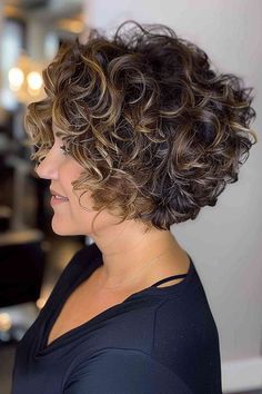 Popular Curly Hairstyles, Curly Stacked Bobs Short, Short Stacked Curly Hair, Short Very Curly Haircuts, Curly Stacked Bobs Medium, Curly Hair Stacked Bob, Short Curly Stacked Haircut, Stacked Curly Haircut, Hairstyle For Short Hair Curly