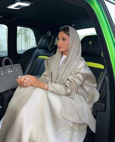 Christian Veils, Dubai Outfit, Abaya Designs Latest, Dubai Outfits, Modern Hijab Fashion, Hijabi Style