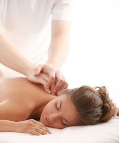 Back Massage, Swedish Massage, Leg Massage, Getting A Massage, Professional Massage, Spa Center, Massage Benefits, Massage Table, Body Spa