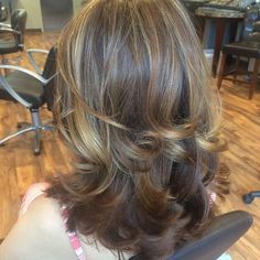 Curled Hairstyles For Shoulder Length Hair, Bottom Curls Hair Medium, Pin Curl Blowout, Hair Dye Colors Natural, Pretty Shoulder Length Hairstyles, Blowout Curls Medium Hair, Blowout Curls Short Hair, Short Blowout Hair, Hair Cuts Shoulder Length With Layers