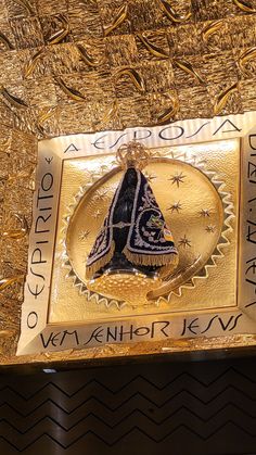 a golden plaque with a black and white hat on it's side in front of a gold background