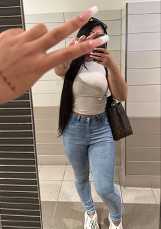 Casual Out To Dinner Outfit, Outfits W Cardigans, Back To School Poses Picture Ideas, Nyc Baddie Outfits, White Crop Top Outfit Black Women, Raunchy Outfits, Summer Day Date Outfit, Birthday Fits For School, Grey Tank Top Outfit