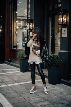 Leather Straight Pants Outfit, Outfit With White Shoes, Straight Pants Outfit, Sweater And Leather Pants, Metallic Pants Outfit, Beauty Blogging, Cute Sporty Outfits, Leather Pants Outfit, Metallic Pants