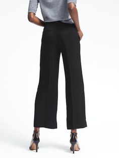 product photo Tailored Wide-leg Pants For Business Casual, Tailored Ankle-length Wide Leg Pants, Modern Wide Leg Pants With Welt Pockets, Chic Wide-leg Workwear Bottoms, Chic Wide Leg Workwear Bottoms, Chic Wide Leg Bottoms For Workwear, Versatile Business Casual Wide Leg Pants, Chic Wide-leg Pants For Work, Versatile Wide Leg Business Casual Pants