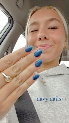 Cute 2025 Nails, Circle Ombre Nails, Winter Nails One Color, Oval Nails Short Design, Simple Nail Ideas For Beginners, Nail Into Almond, Cute Nails Acrylic 2024 Simple, Cute Nail Color Combos, Easy Nails To Do On Yourself