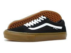 PRICES MAY VARY. Rubber sole Shaft measures approximately Medium from arch School Sneakers, Skate Man, Vans Skate, Black Gums, Mens Vans, Old Skool, Vans Old Skool Sneaker, Fashion Sneakers, Sneakers Black