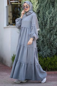 Abaya Designs Simple, Burqa Design, Dress Muslim Modern, Modern Abaya, Long Blouse Designs, Muslimah Dress