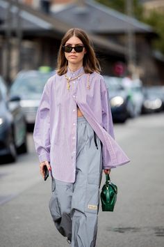 Sheer Oversized Shirt Outfit, Casual Dress Code Women, Outfits Oversize, Oversized Shirt Outfit, Dress Code Casual, Outfit Oversize, Casually Chic, Fresh Dress, Everyday Chic