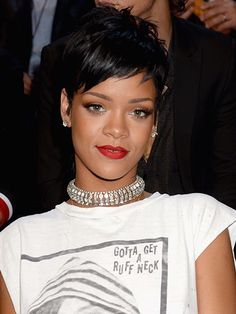 Rhianna Hairstyles, Celebrity Bangs, Rihanna Hairstyles, Hair Evolution, Hot Haircuts, Rihanna Outfits, Rihanna Photos, Rihanna Riri, Fall Hair Cuts