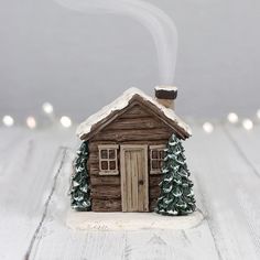 PRICES MAY VARY. Brûleur d'encens durable : ce brûleur d'encens en forme de cabane en bois est fabriqué à partir de résine de qualité supérieure. C'est une merveilleuse pièce qui s'adaptera à la plupart des décorations de votre chambre. Vous apporte de l'air frais, un bon sommeil, soulage l'anxiété, la fatigue, etc Remplissez votre pièce de parfum : un magnifique coffret cadeau pour parfumer la maison, répandre l'air rafraîchissant. Détendez-vous du physique au psychologique. Allumez de l'encens, chaud et confortable, et sentez-vous à l'aise comme à la maison Cadeau unique pour toutes les occasions : notre brûleur d'encens est un merveilleux cadeau pour les amis, la famille et un être cher pour toutes les occasions. À offrir comme cadeau de pendaison de crémaillère, de Noël, d'anniversaire Snowy Cabin, Christmas Log, Log Cabin Designs, Incense Cone, Cosy Winter, Incense Holders, Incense Cones, Housewarming Party, Winter Night