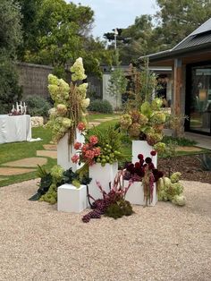 Wedding Altar Pillars, Wedding Decorations Italy, Floral Pedestal Wedding Ceremony, Flower Plinth Wedding, Pedestal Wedding Ceremony, Whimsical Garden Wedding Decor, Ginger Flower Arrangement, Wedding Vendor Ideas, Wedding Ceremony Flowers Altar