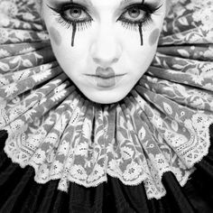 For some reason, as much as I hate clowns or anything that even resembles them, I think masquerade ball/harlequin makeup stuff like this is so cool! Harlequin Makeup, Circus Makeup, Circus Vintage, Pierrot Clown, Dark Circus, Send In The Clowns, Night Circus, Circus Costume, Vintage Clown